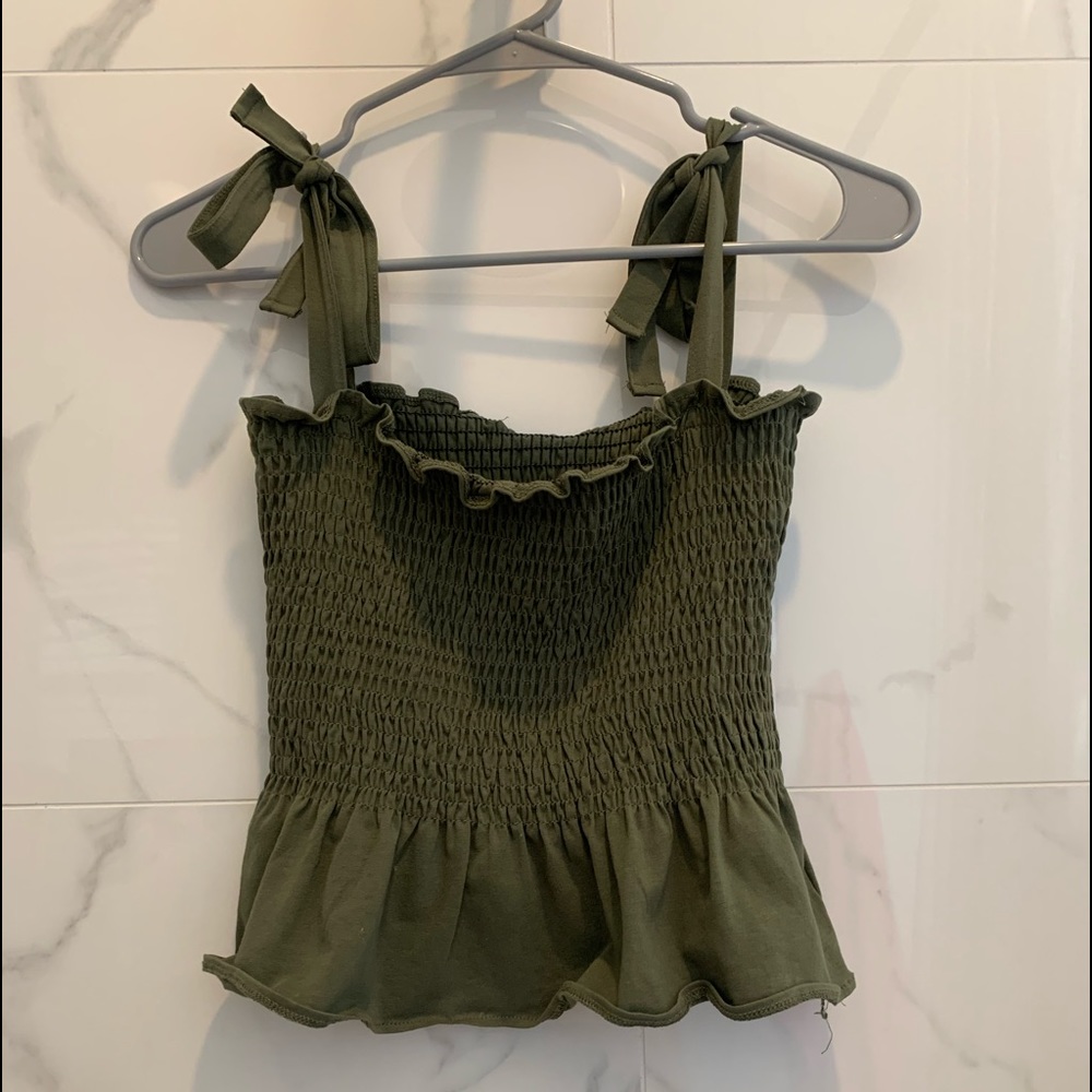 Crop Ruffle Tank Top - Picture 3 of 4